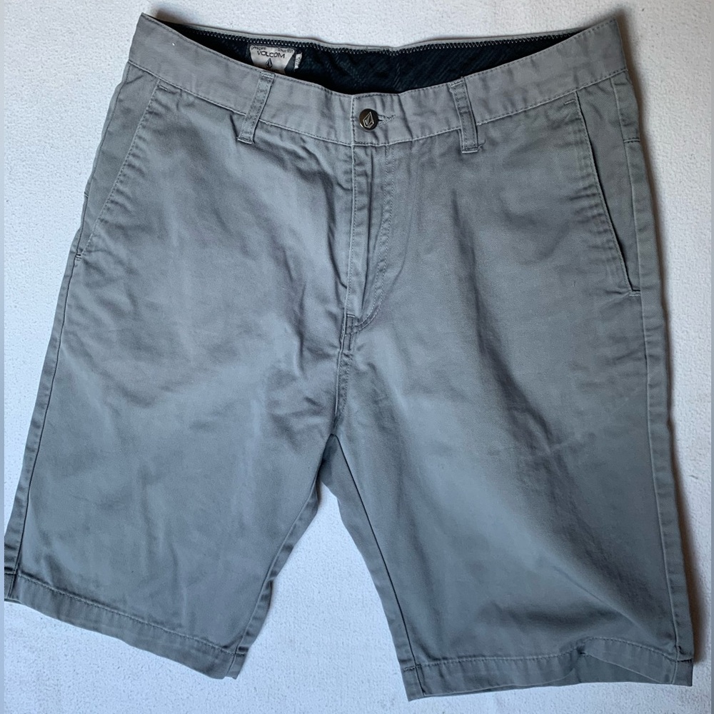 Volcom Men's Light Gray Flat Front Chino Shorts
